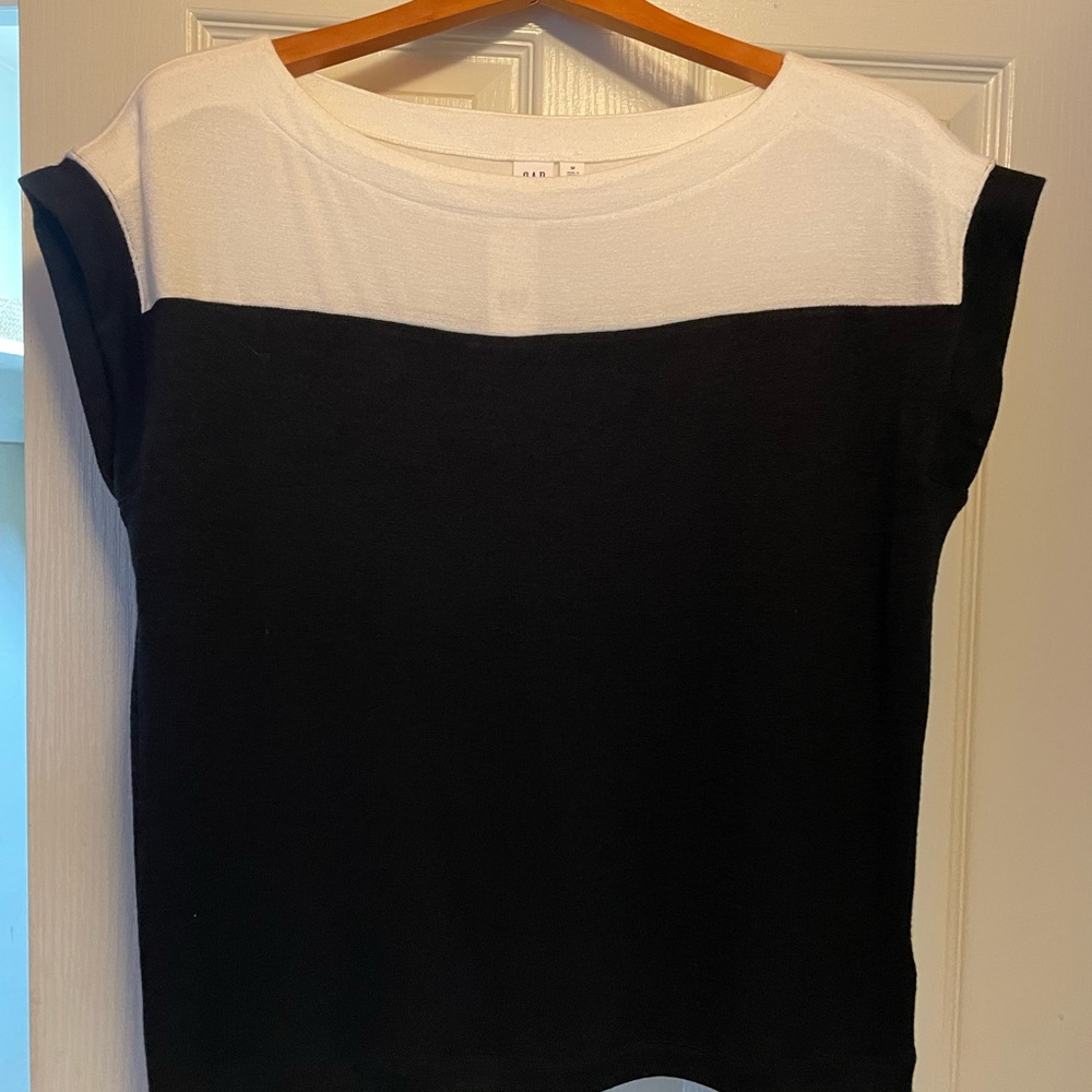 Gap Color Block black and white top